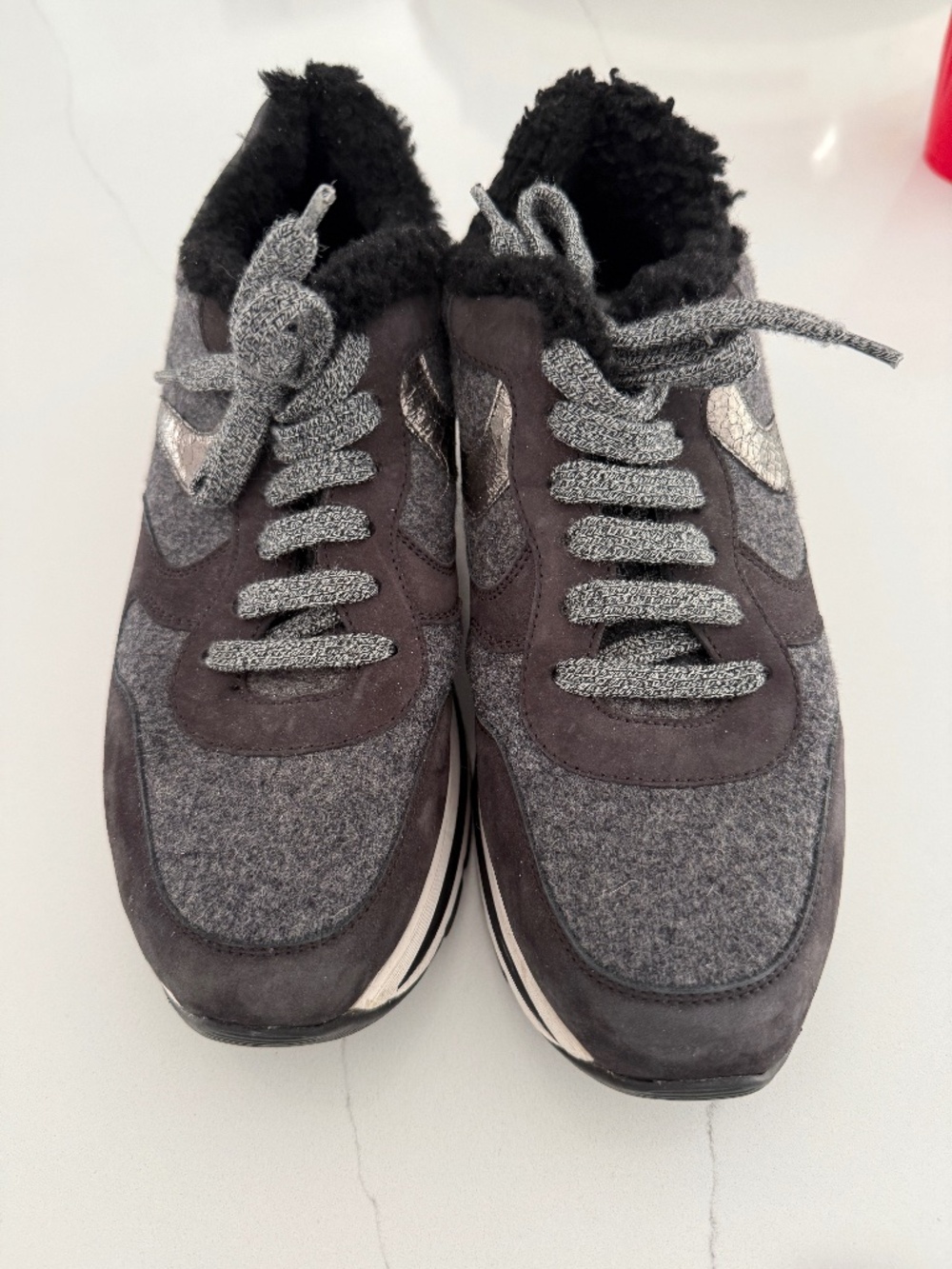 VOILE BLANCHE Women's Black Maran Shearling Platform Sneakers